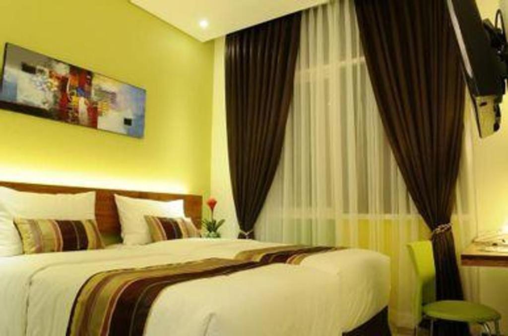 Biz Boulevard Hotel Manado Exterior photo