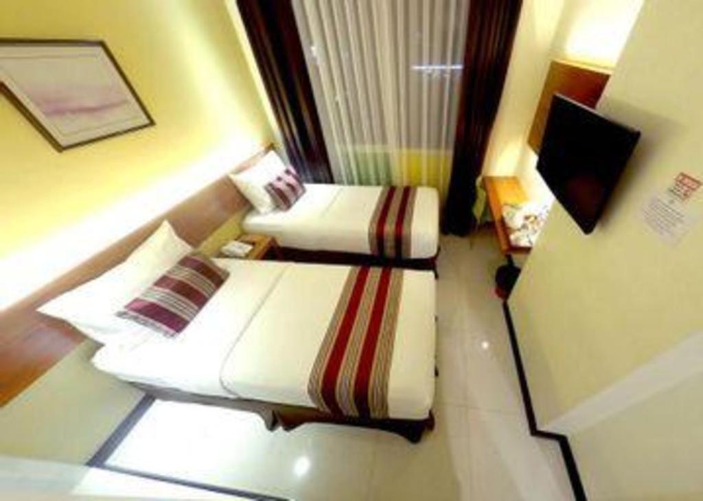 Biz Boulevard Hotel Manado Exterior photo
