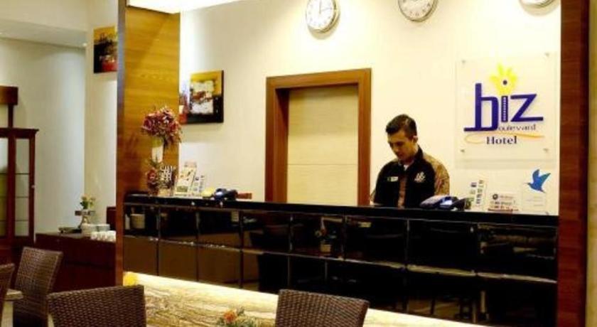 Biz Boulevard Hotel Manado Exterior photo