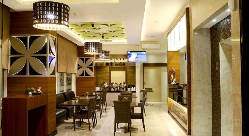 Biz Boulevard Hotel Manado Exterior photo